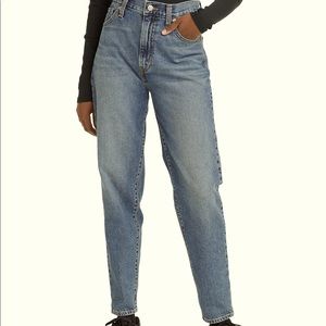 Levi’s Mom Jeans Baggy Jeans Tapered High Waist Size 31x27 Light Wash